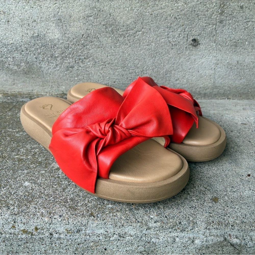 SOLE BLISS Bailey coral red sandals soft Italian leather BOW slides sz 40 NWOT